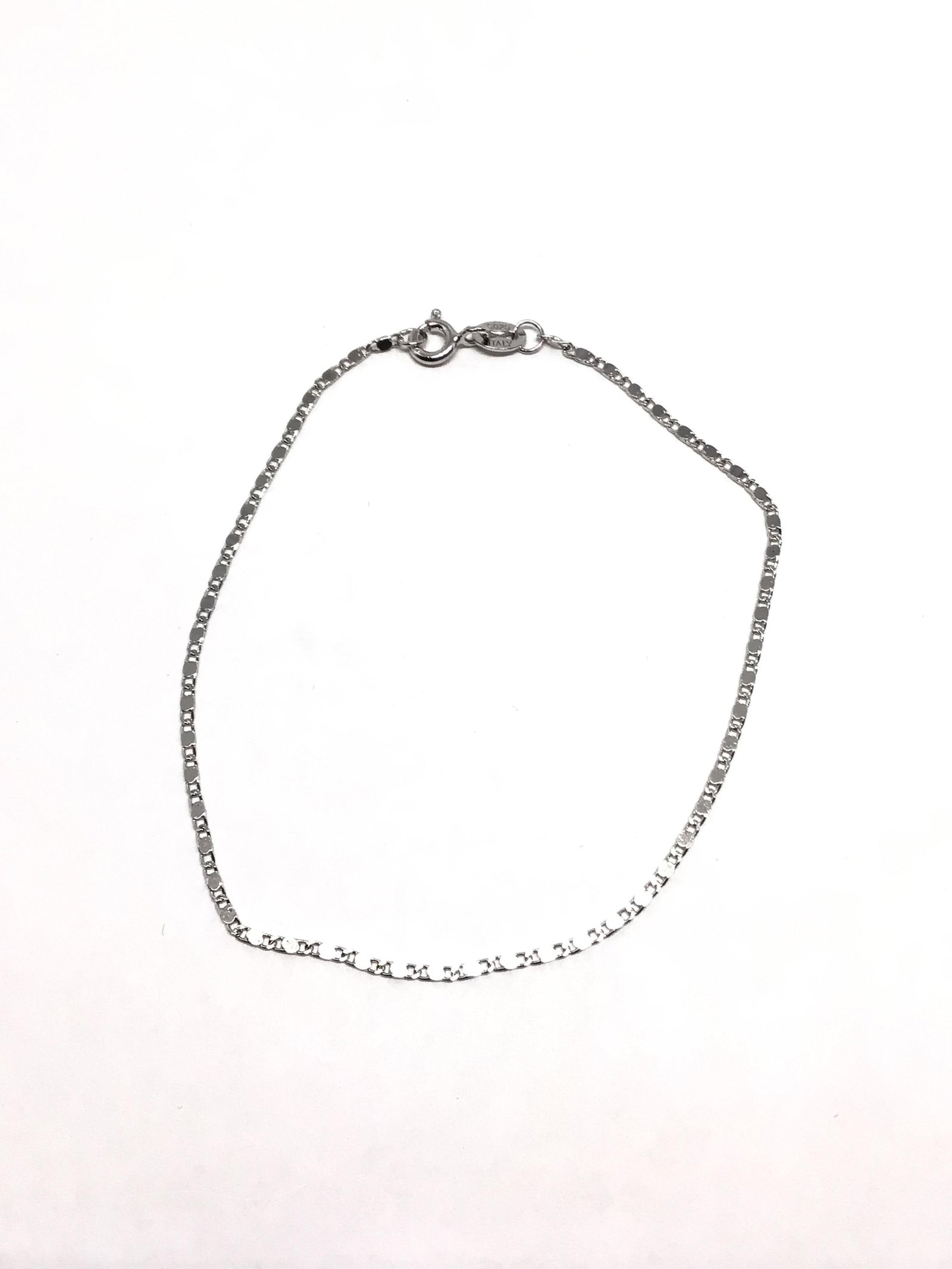 Sterling Silver bracelet: Sterling bracelet 7 inches length. 1.07 grams total weight.