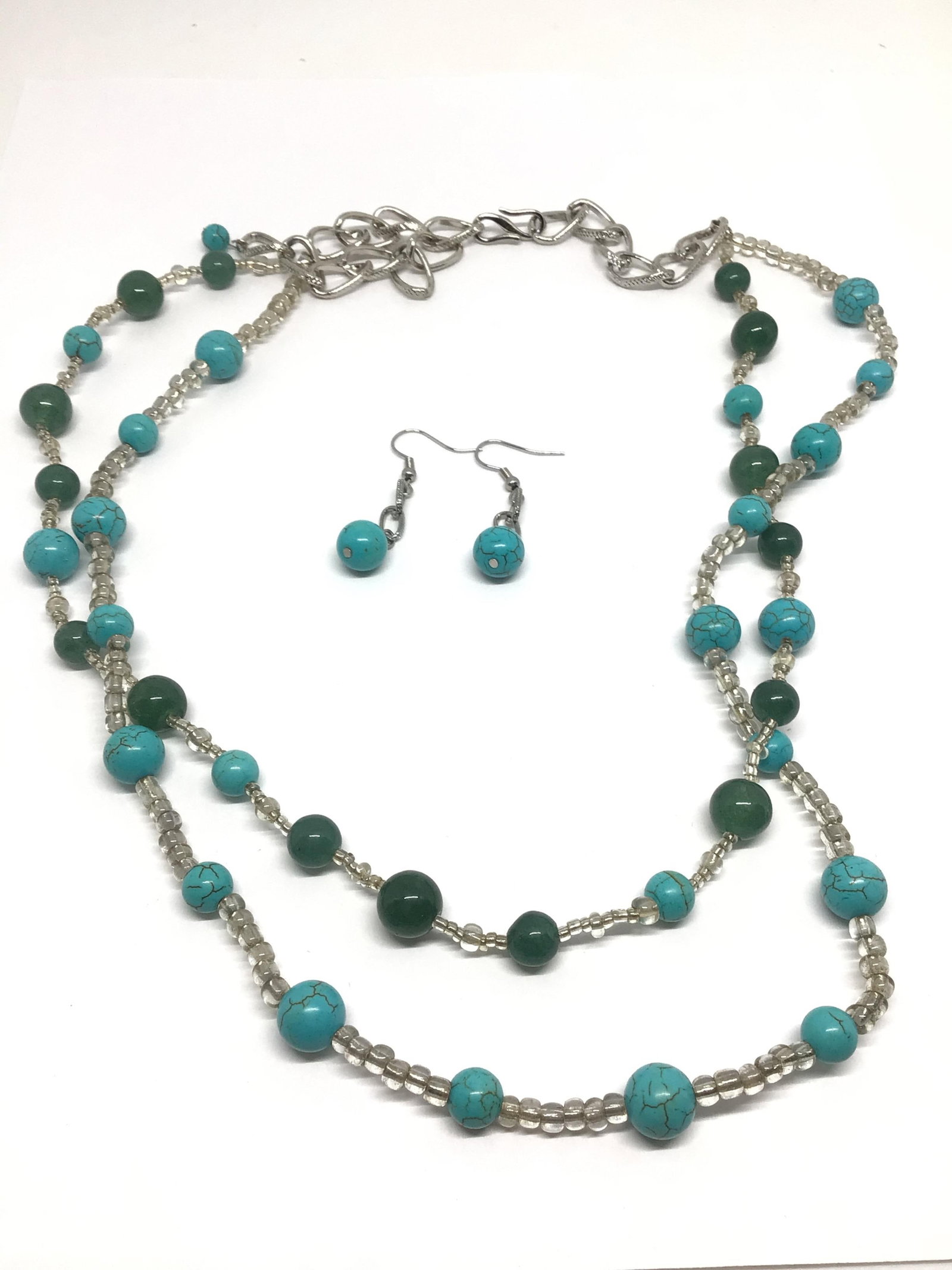 Costume jewelry set: Necklace and earring set. Necklace 21-25 inches length