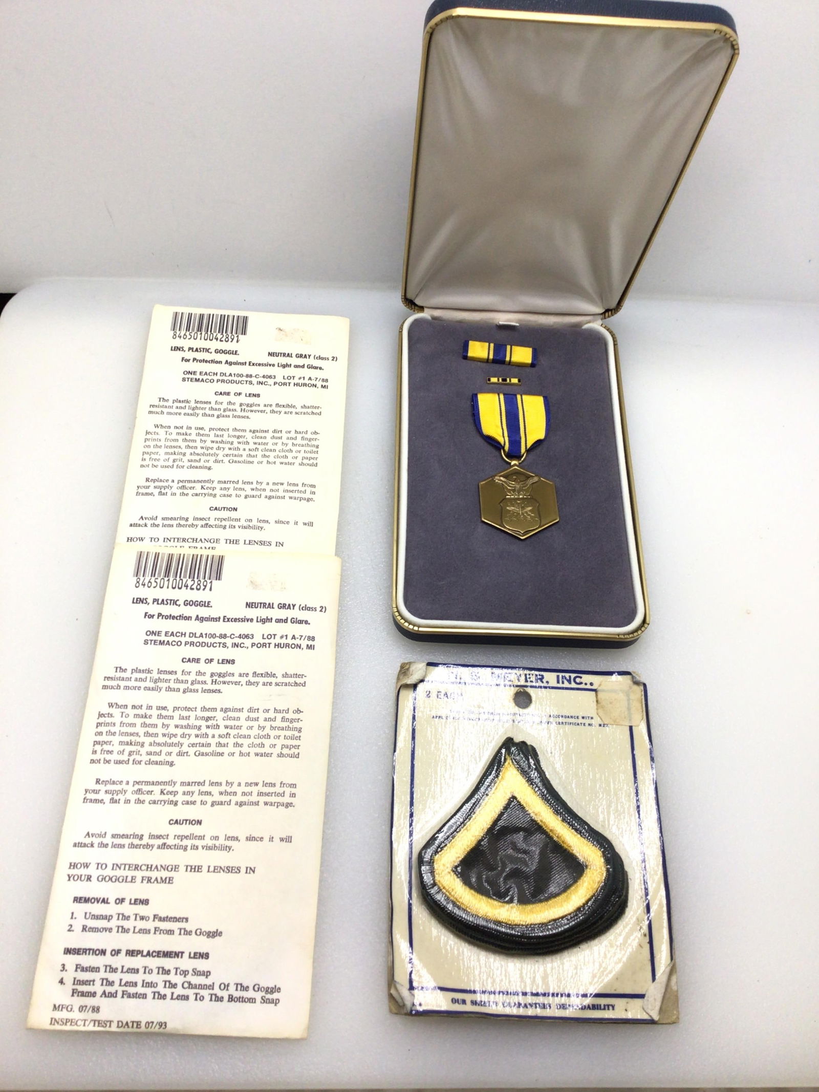 Military item lot (1 of 4)