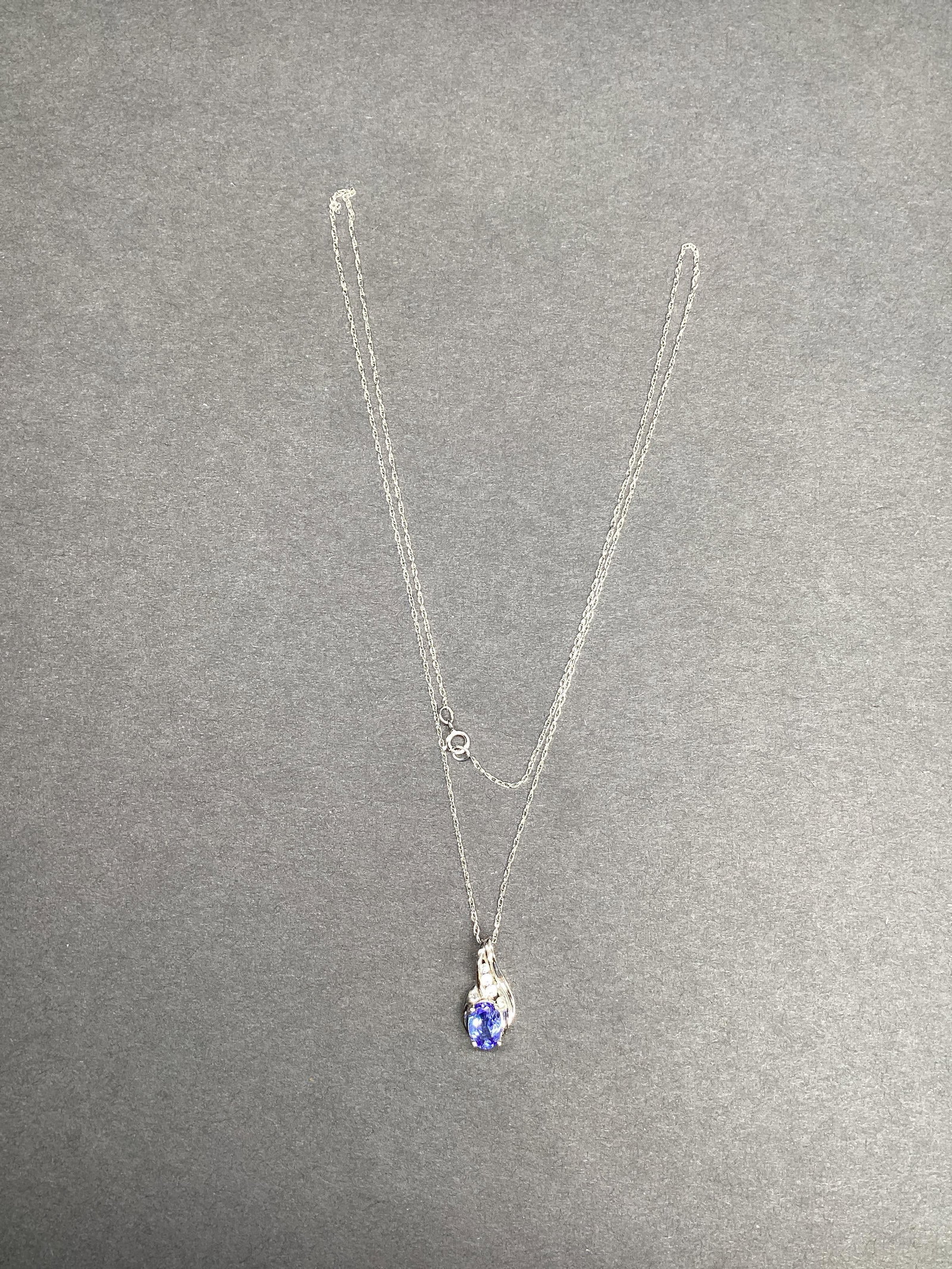 Blue stone and clear stone necklace: 10k 1.6 g