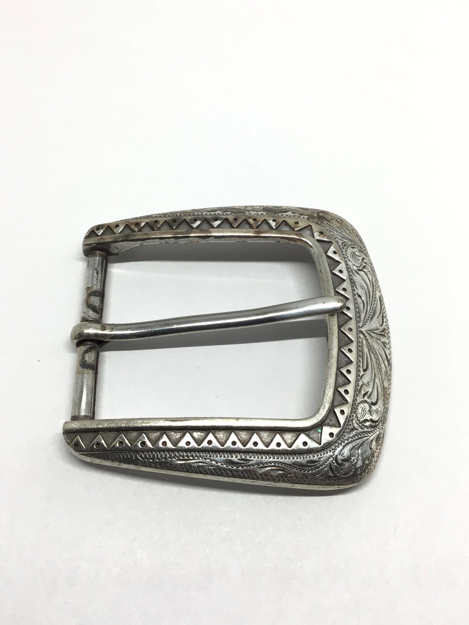 Sterling Silver belt buckle: Sterling silver belt buckle. 32.44 grams total weight