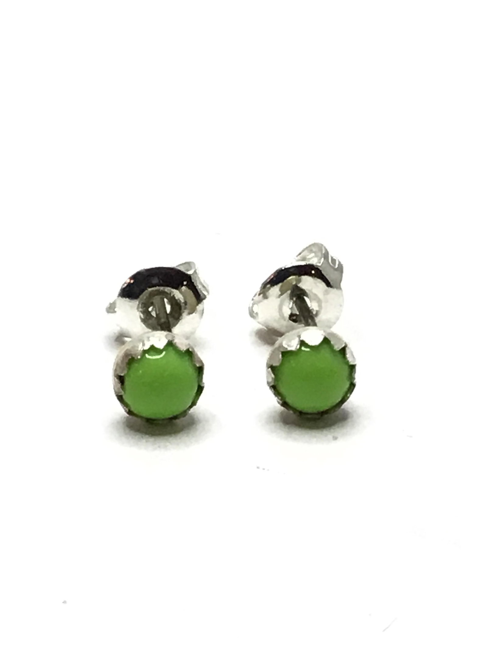 Navajo handmade earrings: Sterling Silver earrings with green stones. 0.39 grams total weight. Made by Linda Yazzie.