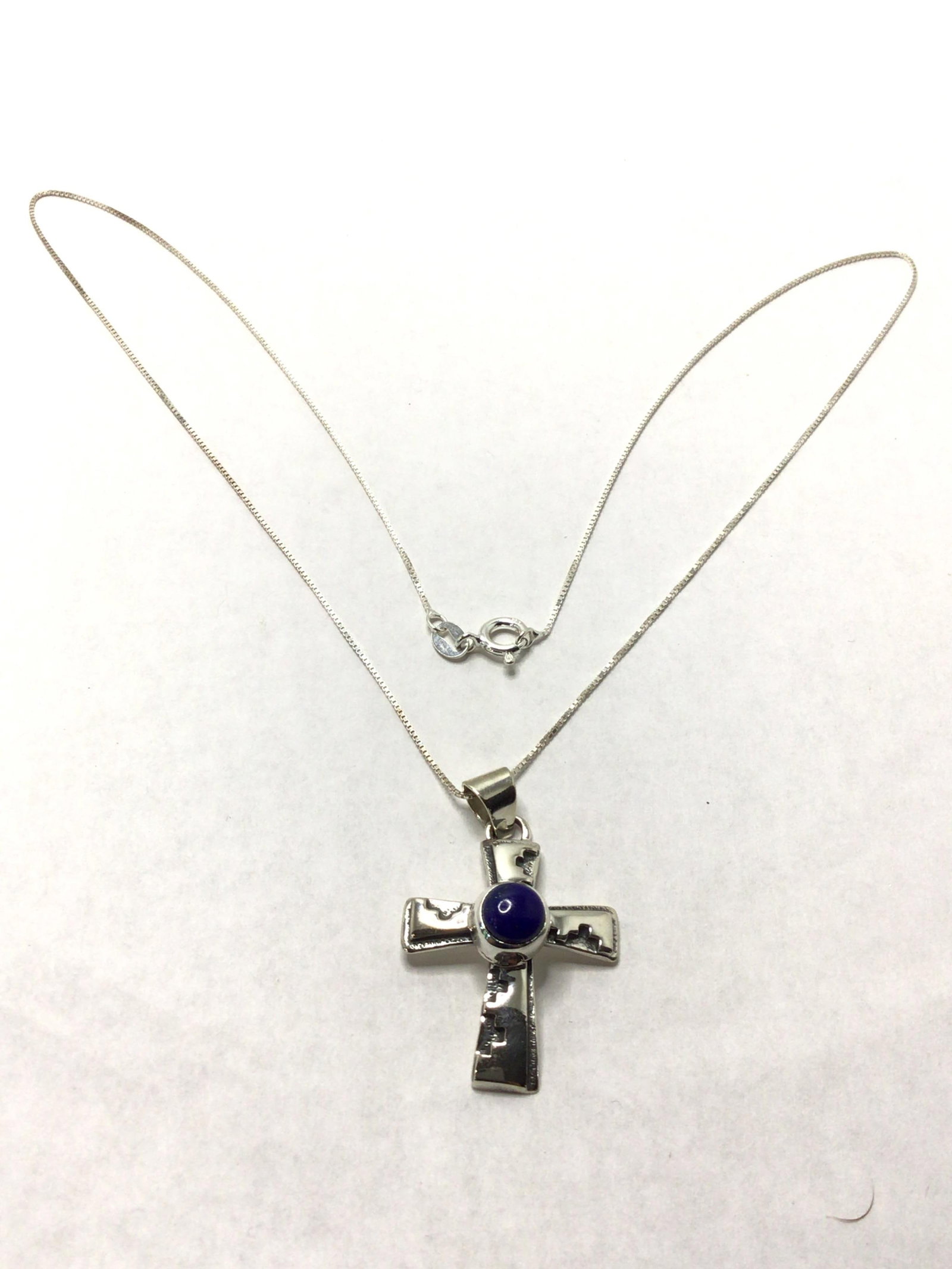 Navajo handmade necklace: Navajo handmade Sterling silver necklace with dark lapis stone. 5.64 grams total weight. Made by Allen Lee. 18 inches