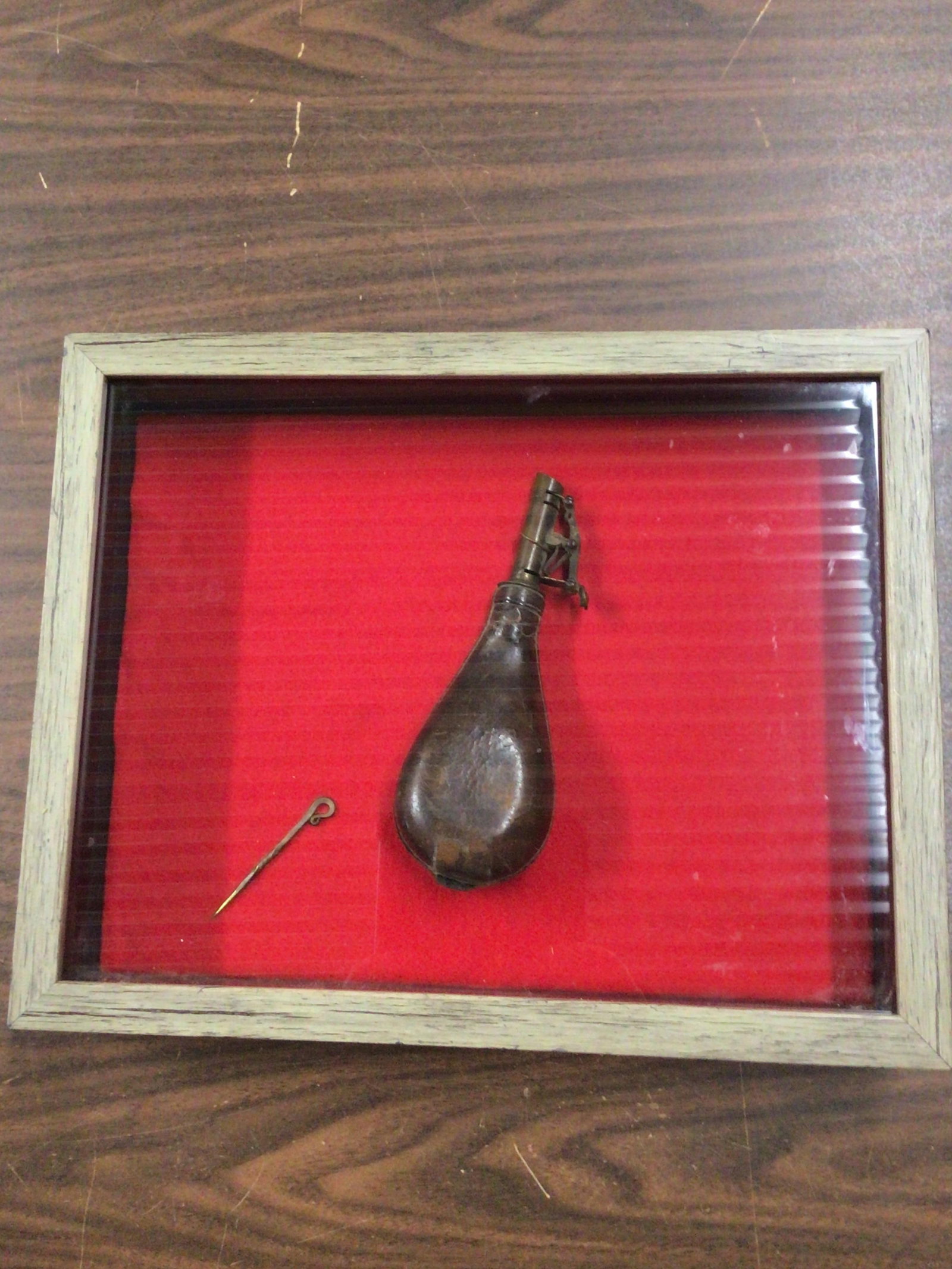 Beautiful and rare Civil war era powder flask (1 of 4)