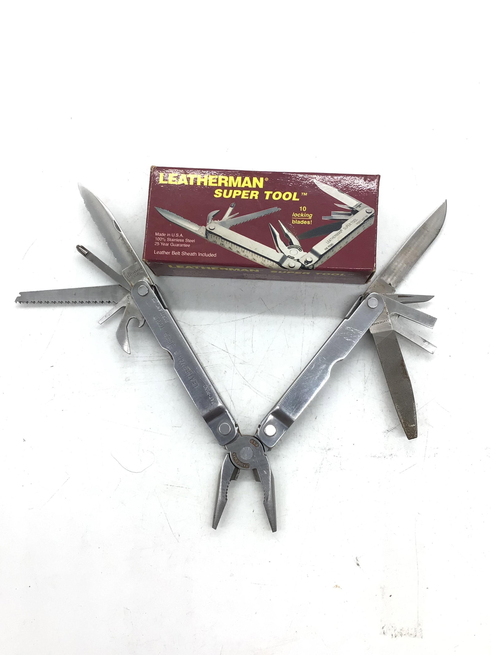 Leatherman super tool with box (1 of 5)