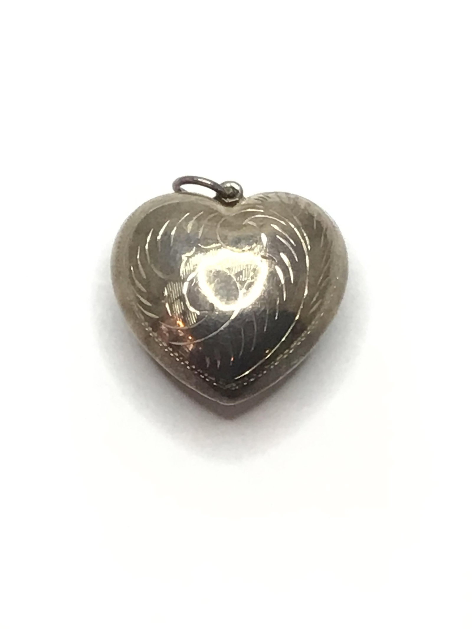 Sterling Silver pendant: Sterling heart shaped pendant. 8.96 grams total weight.