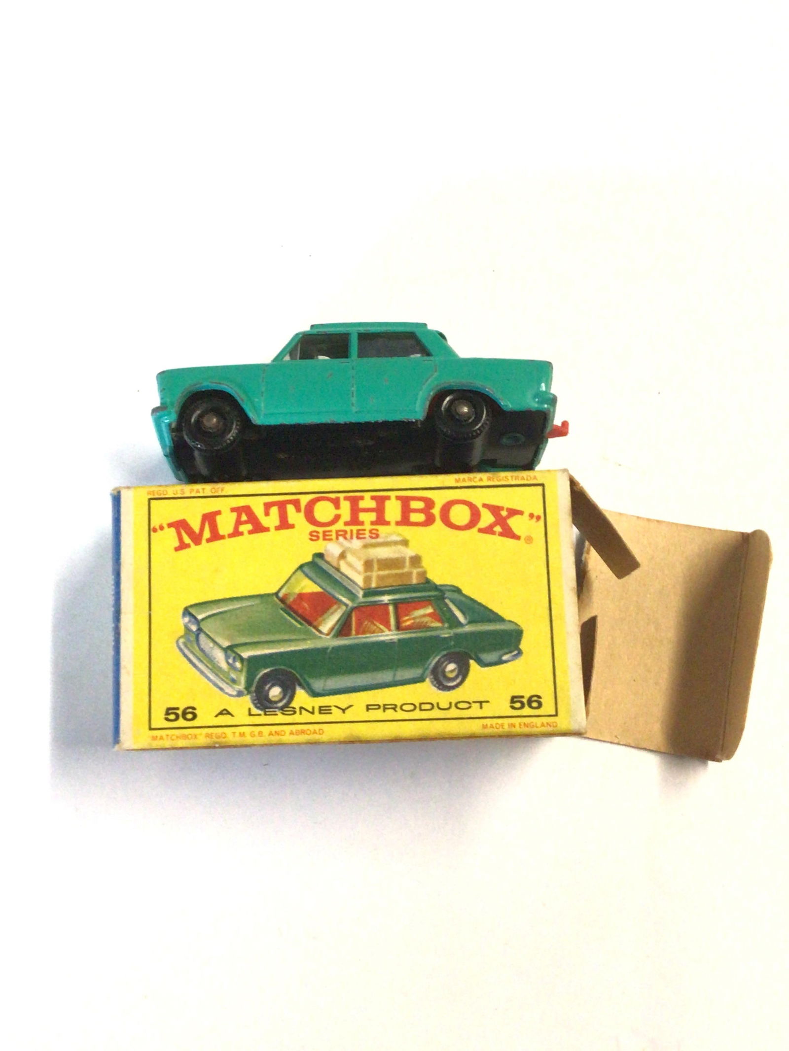 Matchbox flat 1500: Matchbox flat 1500 Box damaged and missing luggage