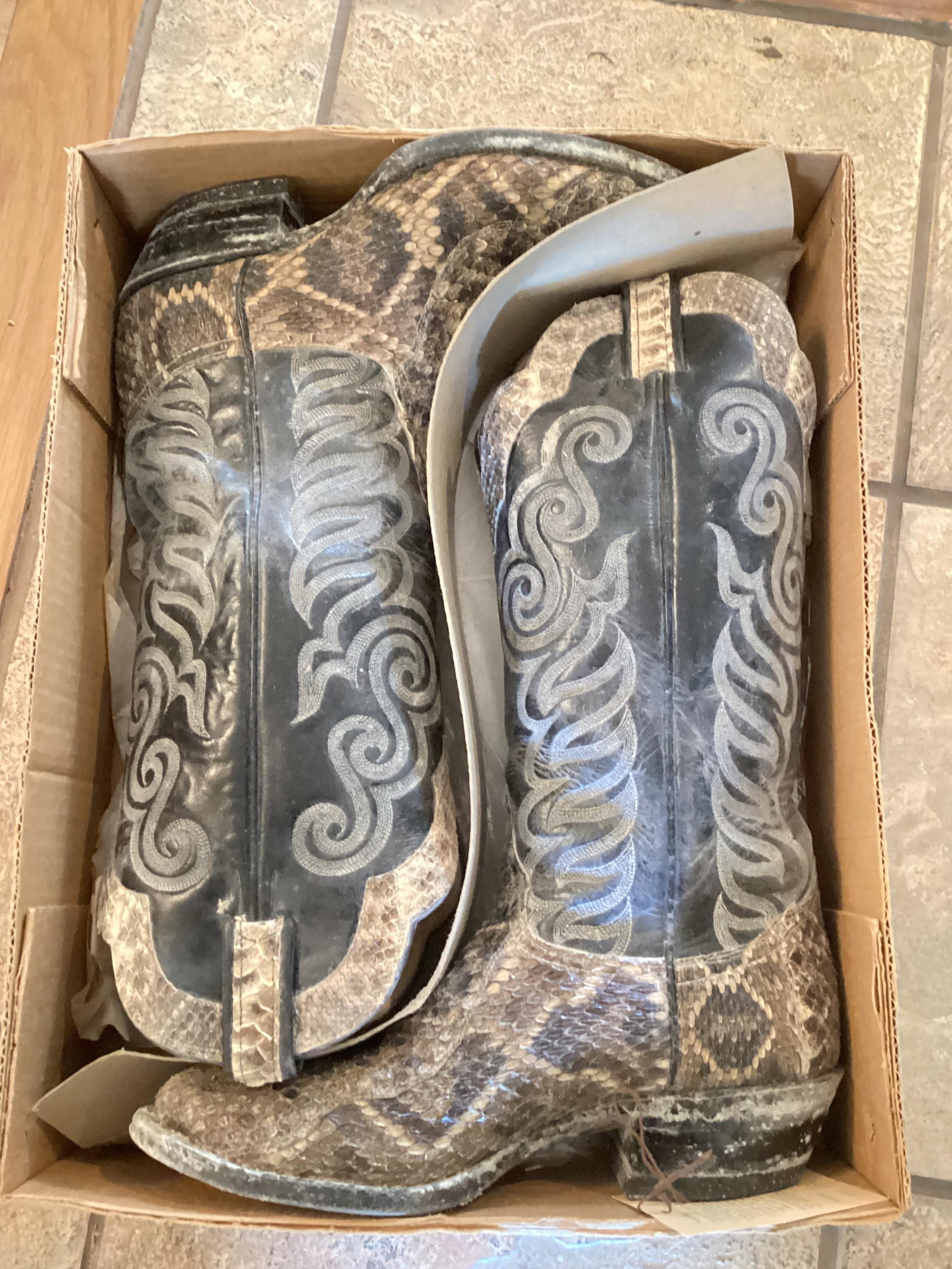 Tony the llama rattlesnake skin size 8D boots: Pick up ONLY