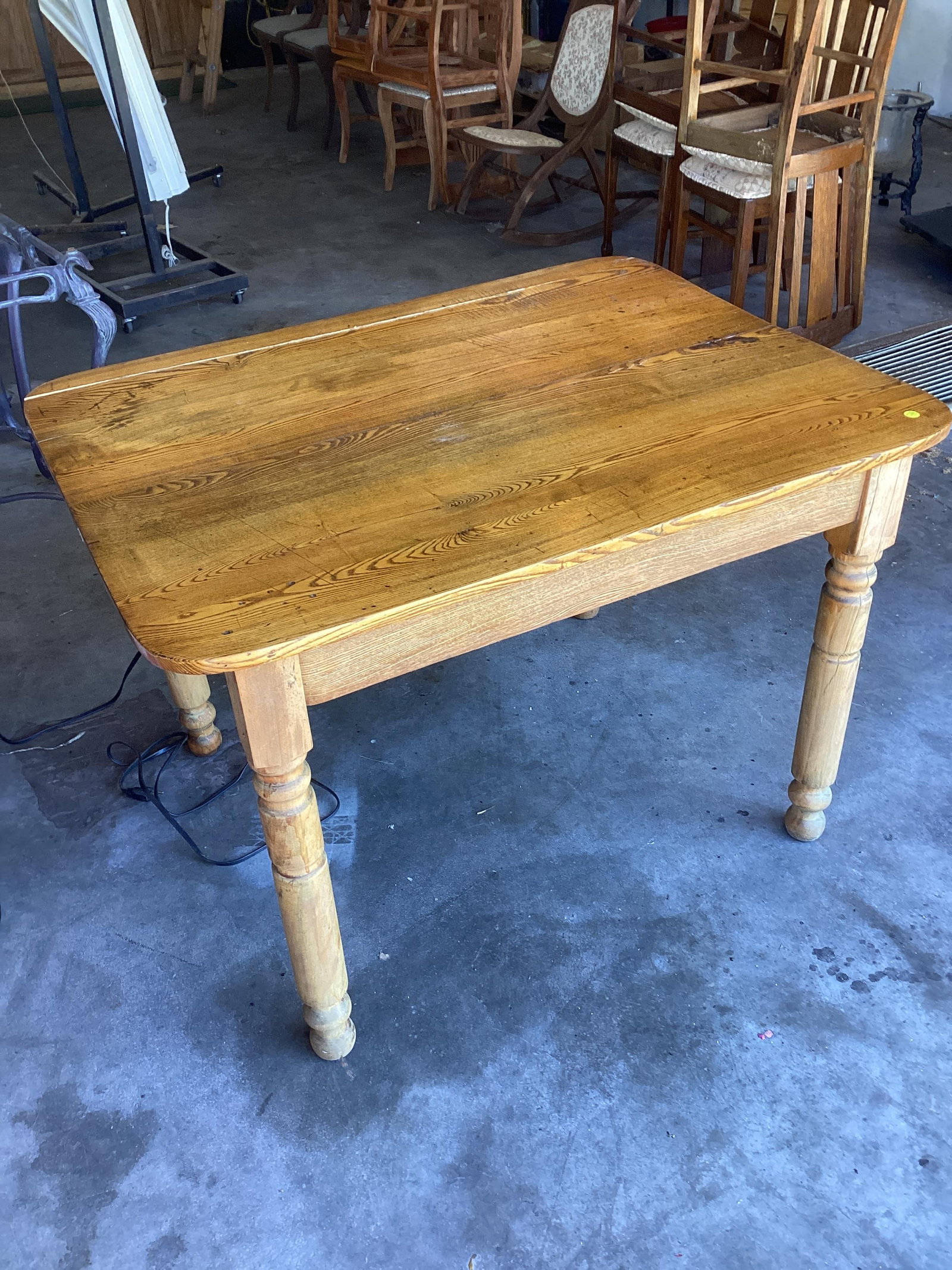 42 1/2 x 33“ table: Pick up ONLY