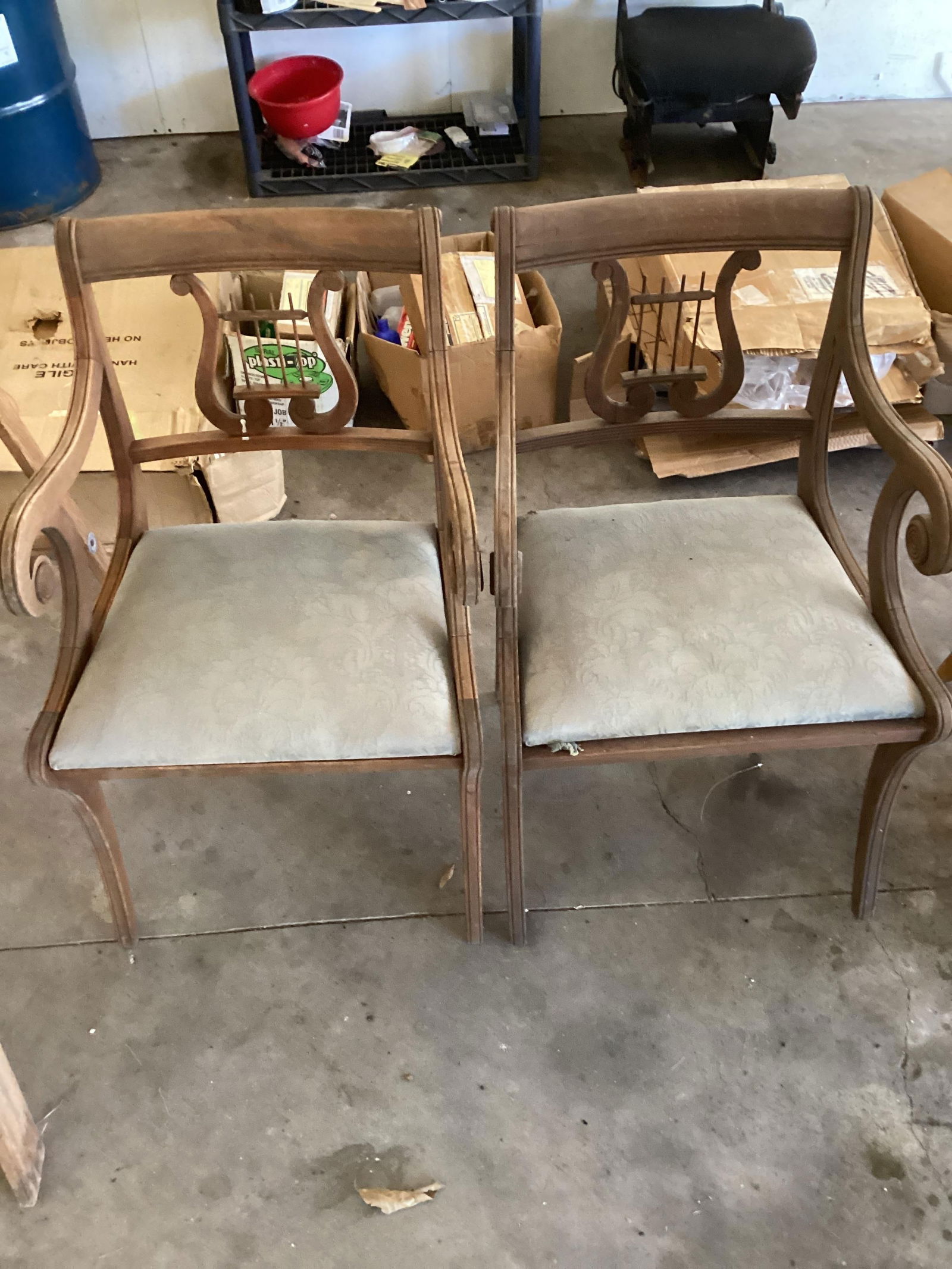 2 armed chairs (1 of 2)