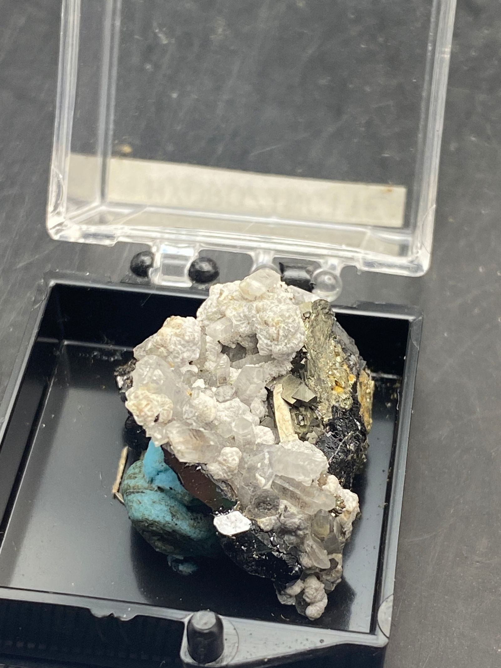 Hydrozincite Sphalerite & Quartz Ojuela Mine Mexic (1 of 5)