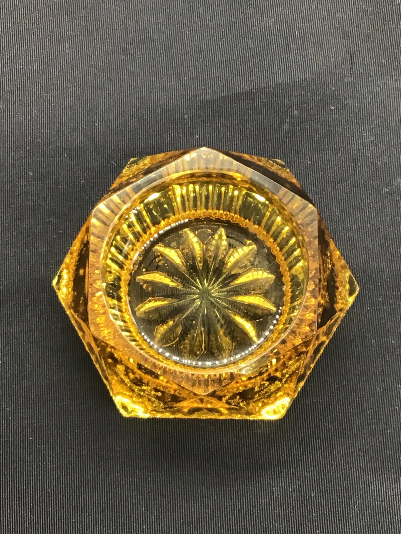Salt cellar Single salt cellar.: Single salt cellar.