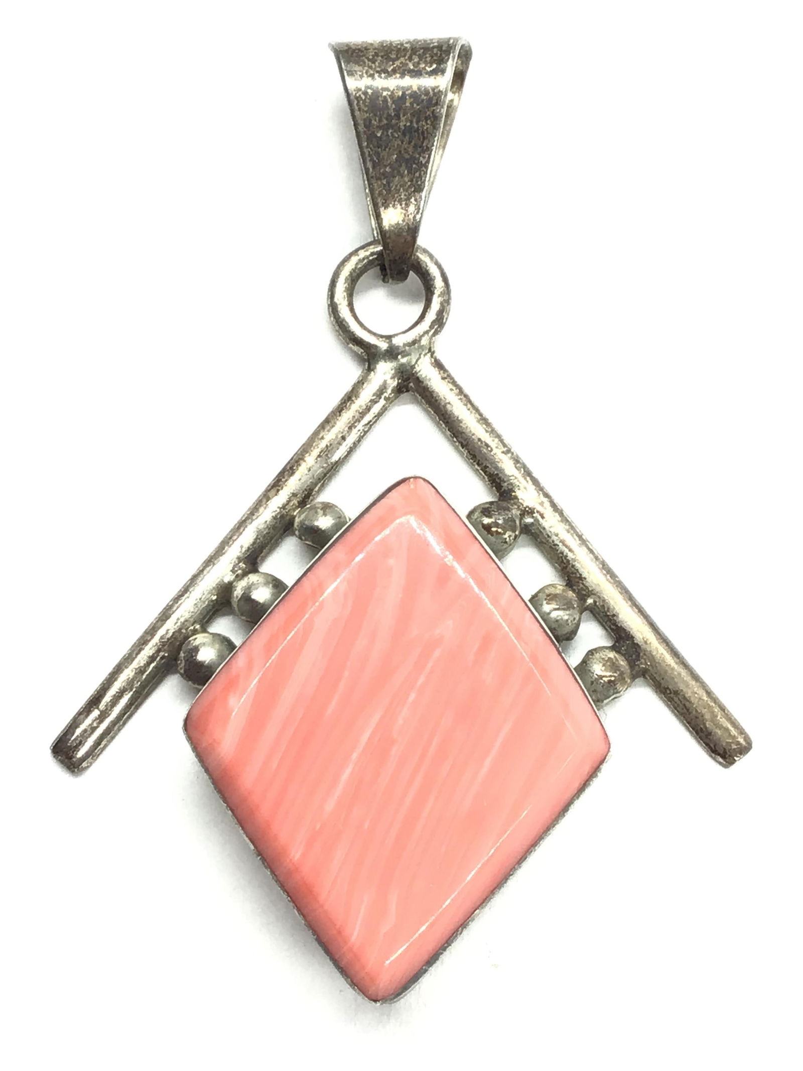 Artisan made pendant Sterling silver pendant featuring spiny oyster stone. 13.19 grams of total (1 of 3)