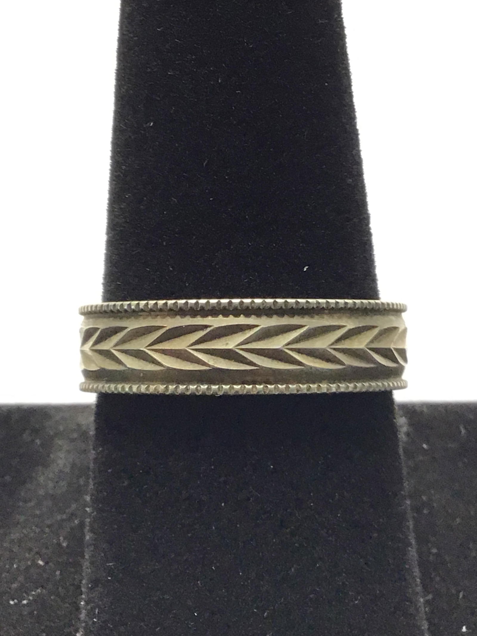 Artisan made ring Sterling silver ring weighing 4.95 grams total. Size 12 1/2. Hallmarked. (1 of 3)