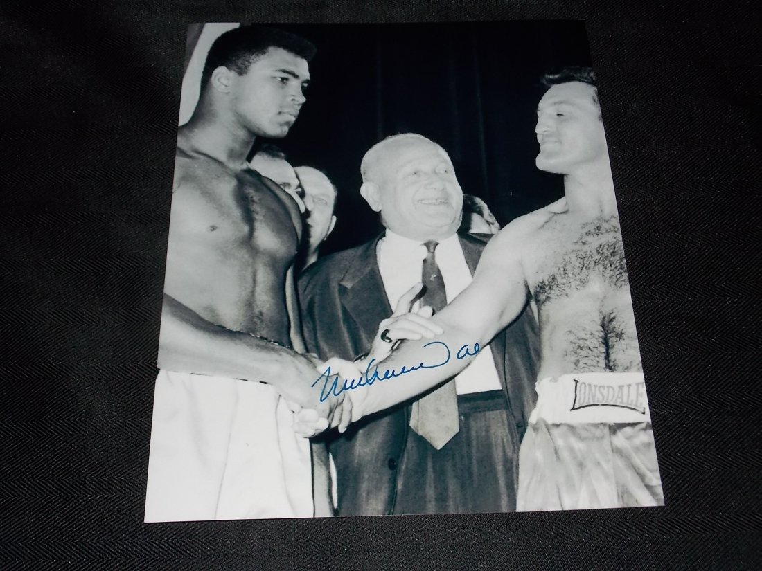 Autographed Photo, Muhammad Ali: Muhammad Ali, Autographed 8x10 Photo, w/COA