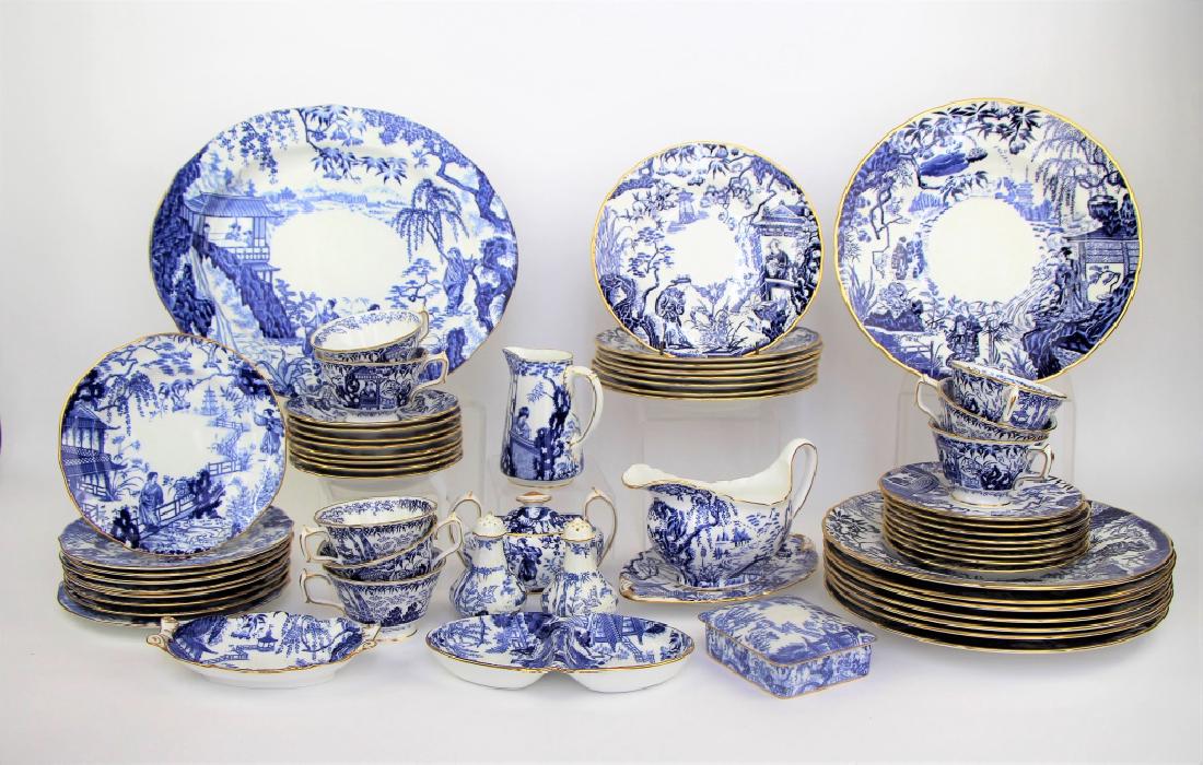 ROYAL CROWN DERBY BLUE MIKADO DINNER SET (1 of 11)