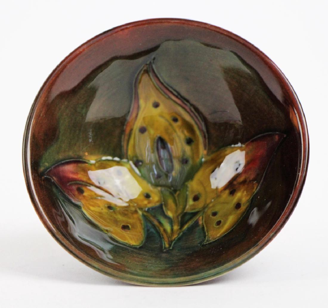 SM. MOORCROFT FLAMBE " ARUM LILY " PATTERNED BOWL (1 of 2)