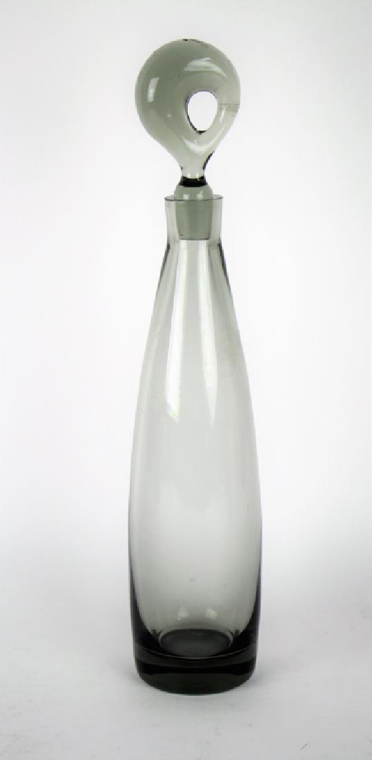 PER LUTKEN SMOKED GLASS DECANTER: Aristokrat for Holmegaard. Not signed. H. with stopper 37 cm (14 1/2 in.). Approx. weight 1.1 kg.