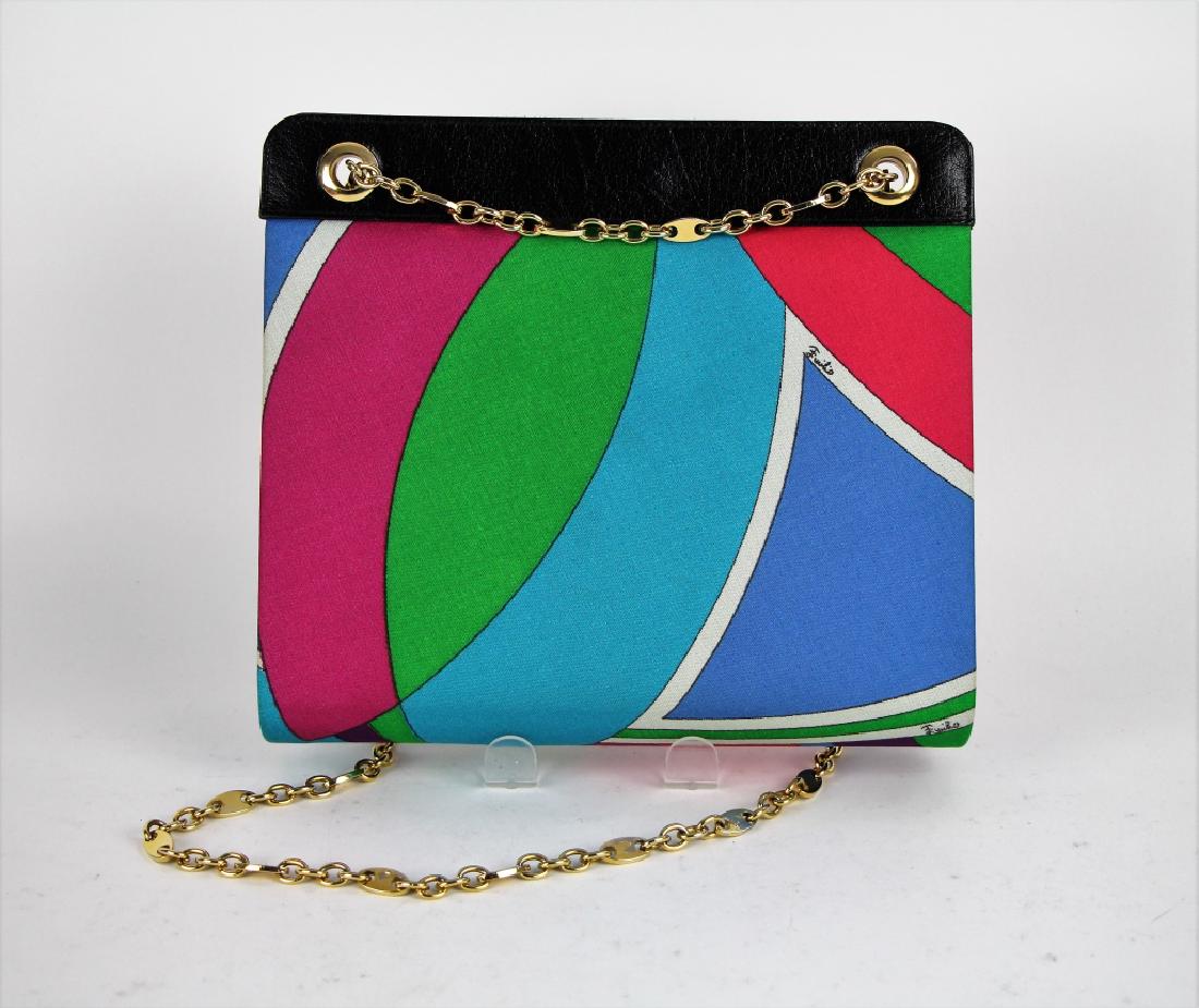 VINTAGE EMILIO PUCCI PURSE: With classic Pucci colours and pattern, chain strap. With designer signature. Original label inside. Very minor wear in some areas. L. 23.5 cm (9 1/4 inches). Total weight approx. 365 g.