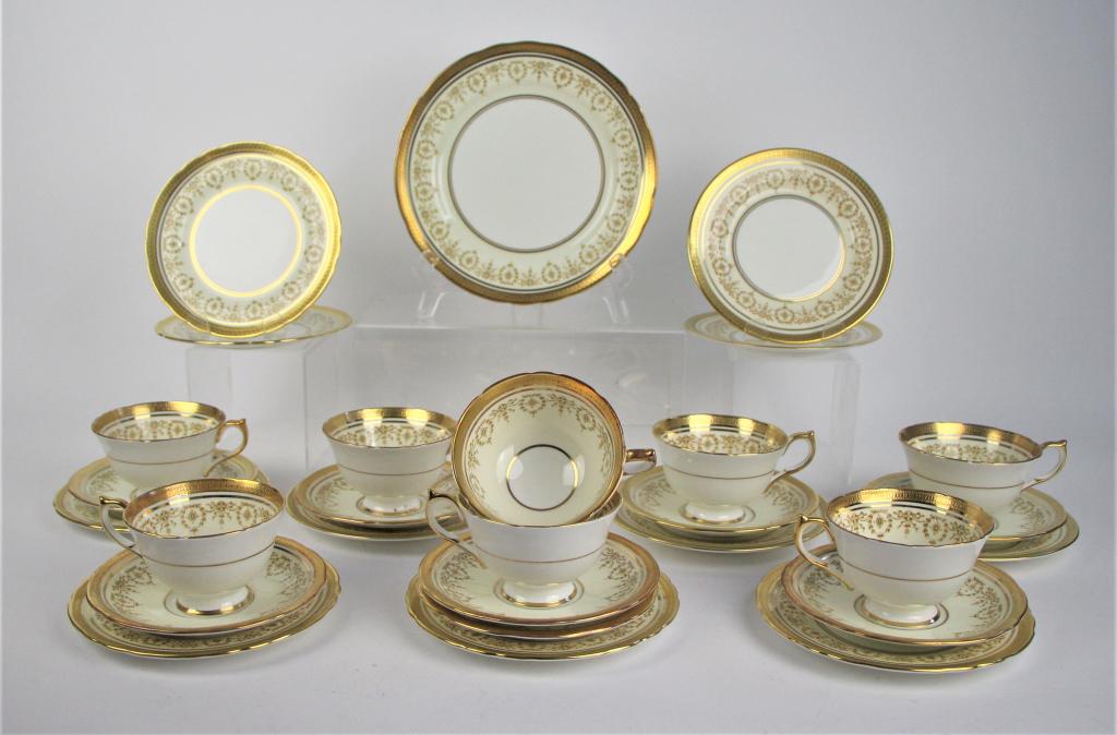 AYNSLEY GOLD DOWERY PATTERN PORCELAIN WARES (1 of 3)