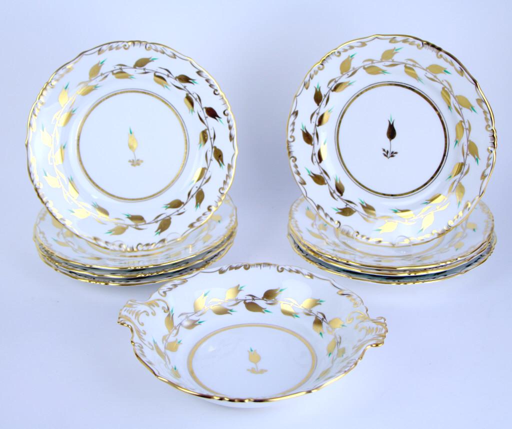 ROYAL CHELSEA DESSERT SET: Serving bowl with 8 plates. Nice gold decoration. NOTE: small glaze flake on one plate (see photos). Diam. of bowl 24 cm. ( 9 1/2 in.) Total approx. weight 4 kg.