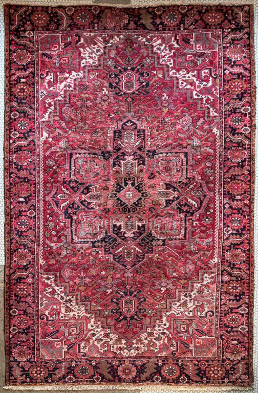 ANTIQUE SAROUK HAND WOVEN AREA RUG: Room sized Sarouk carpet in excellent condition. Size: 144" x 95"