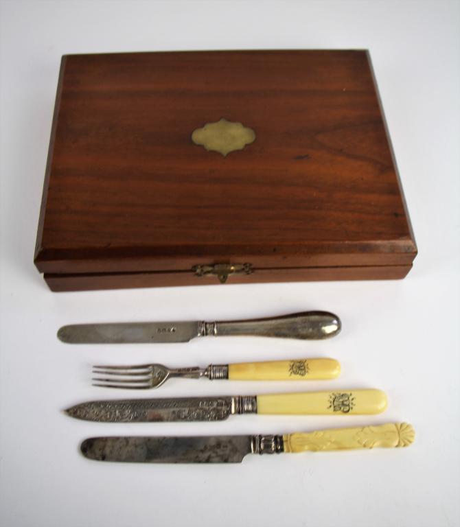 CUTLERY BOX WITH SILVER FLATWARE: Mahogany cutlery box with hallmarked silver knife, 2 bone handled knives and fork with hallmarked silver blades. Length of box 25 cm. ( 9 3/4 in.) Total approx. weight 700 g.