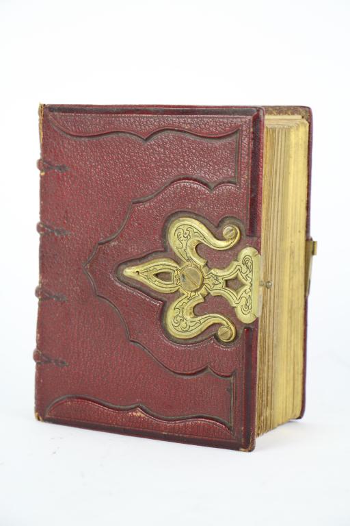 19TH C. PHOTO ALBUM: Full of family photos from England and the St. Catharines areas, in leather album with brass hardware (NOTE: missing clasp). Family names written below most of the photos in pencil including Burdy, Gi
