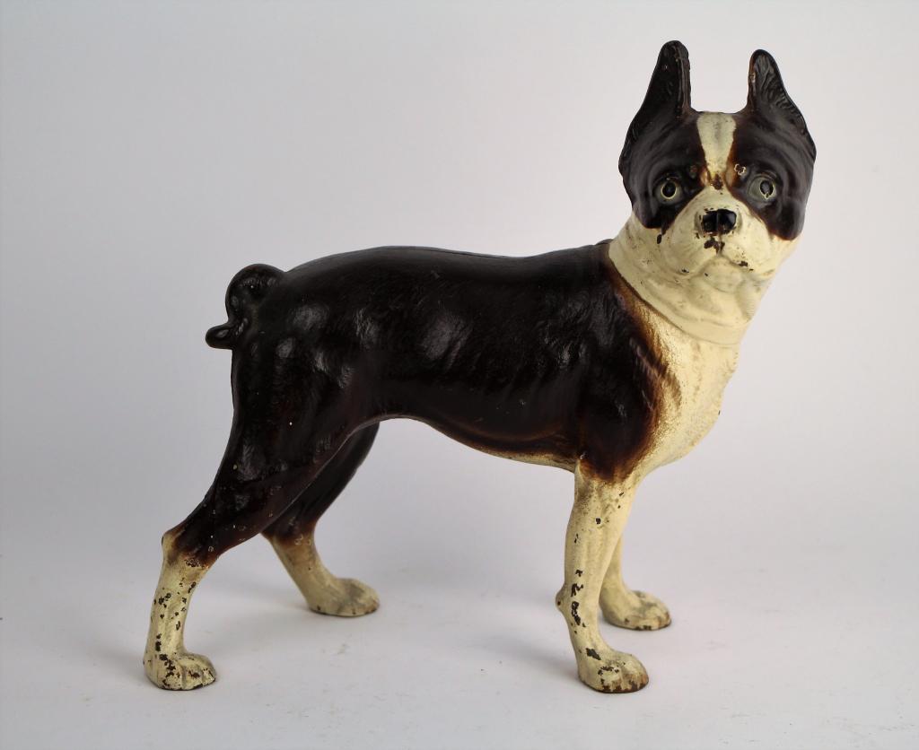 CAST IRON BULLDOG DOOR STOP: Cast iron bulldog with original paint, excellent condition, with some wear. Ht. 26 cm. (10 1/4 in.) Approx. weight: 3.5 kg.