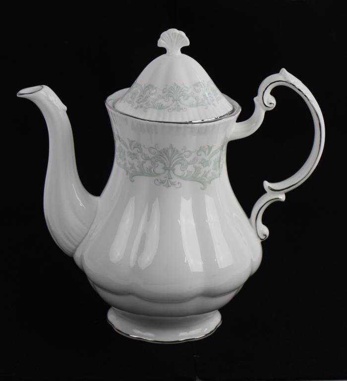 PARAGON "MELANIE" PATTERN COFFEE POT: Ht. to top of finial 24 cm. ( 9 1/2 in.) Approx. weight 800 g.
