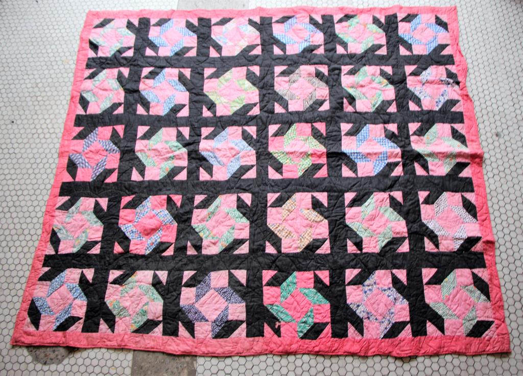 VINTAGE HAND STITCHED QUILT (1 of 4)
