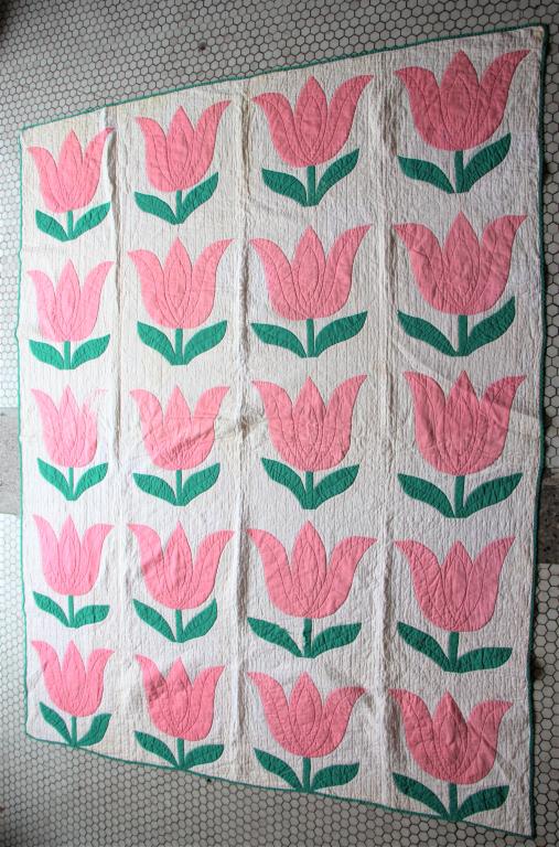 VINTAGE HAND STITCHED QUILT (1 of 6)