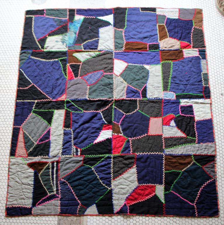 VINTAGE HAND STITCHED QUILT (1 of 4)