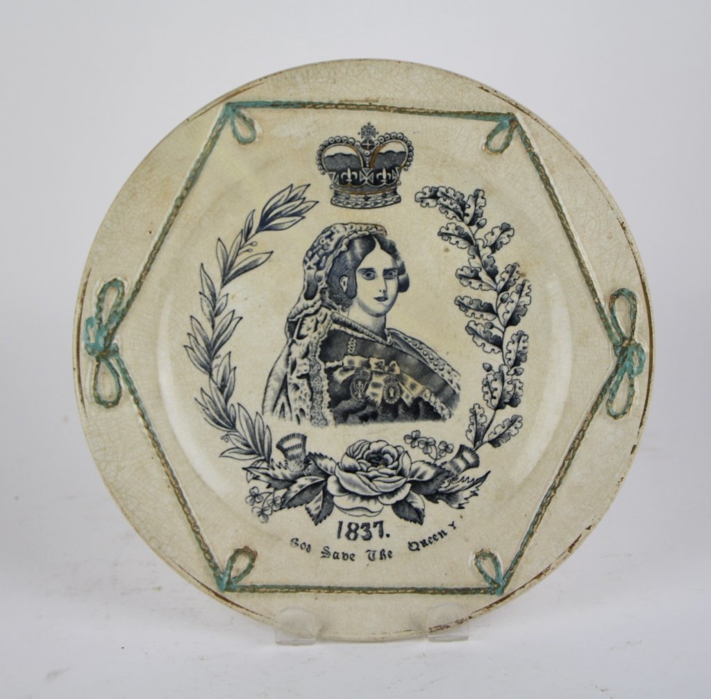 1837 QUEEN VICTORIA  COMMEMORATIVE PLATE (1 of 4)