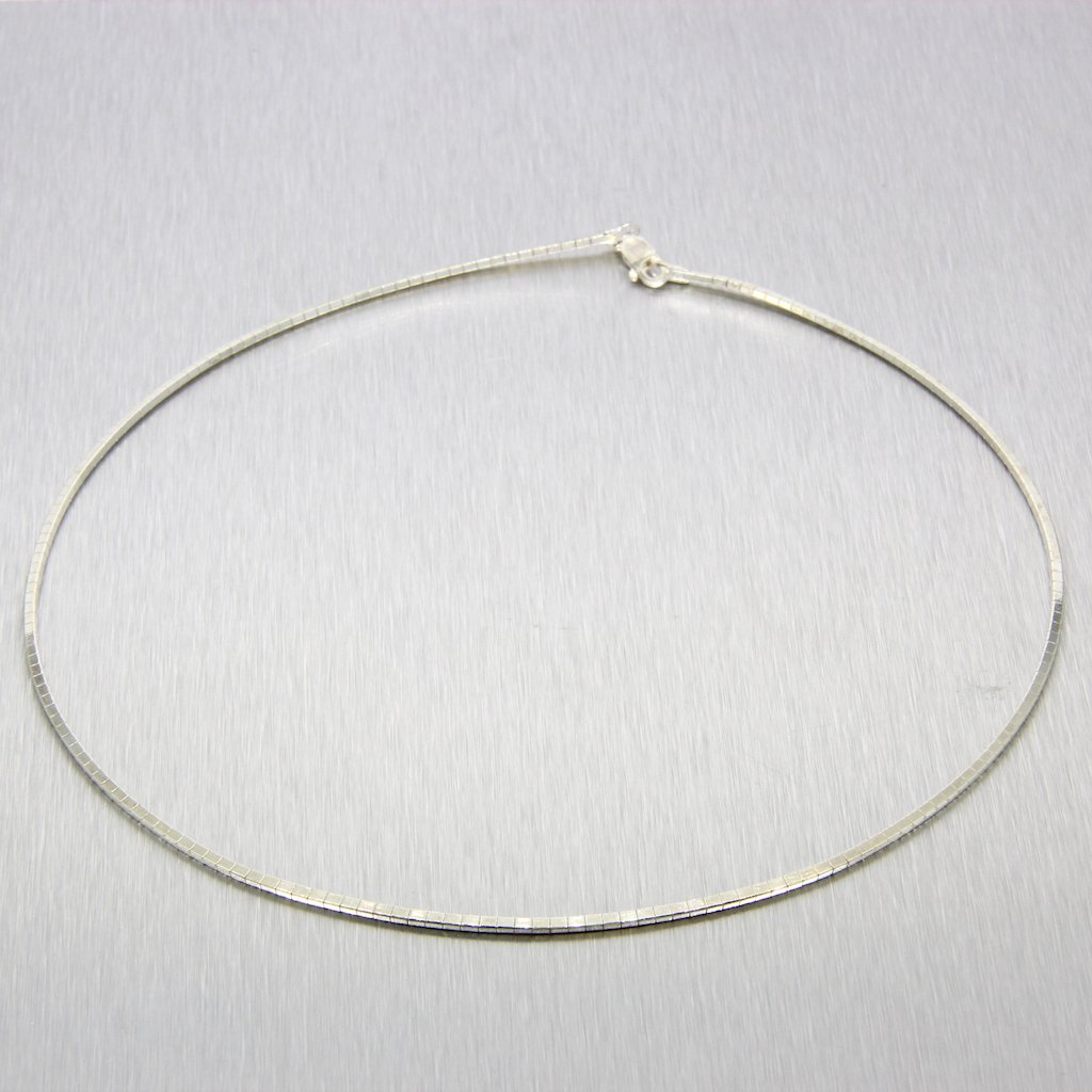 Estate Ladies 925 Silver Box Flat 16" Lobster Claw: Crafted in solid 925 silver and hallmarked as such, this chain features a flat box design and is secured by a lobster claw clasp. Measuring 16 inches in length, this chain can be paired with any penda