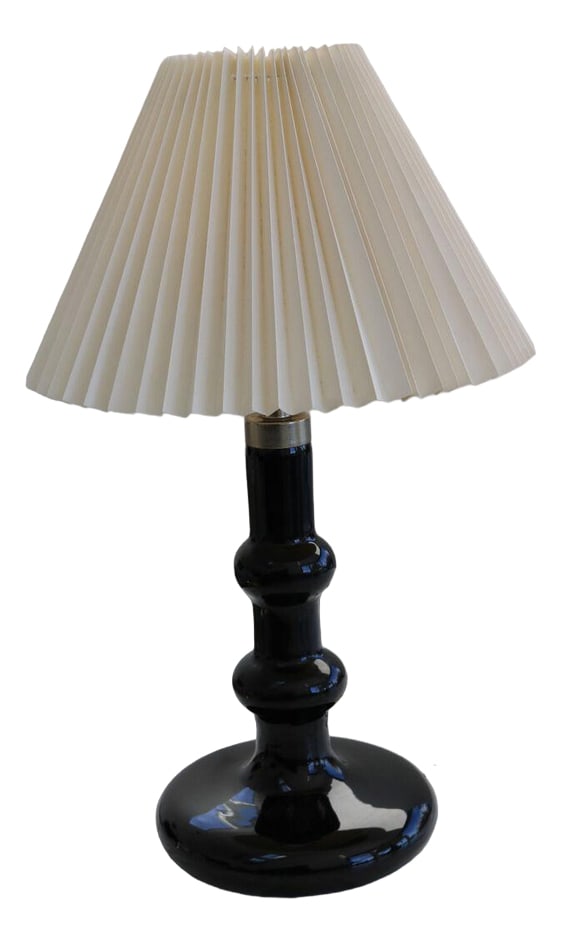 Mandarin Table Lamp by Hsin Lung Lin for Holmegaard: 1 x E27 versions / excl. Design Hsin Lung Lin. Here in the rare black version. Good condition with only slight signs of wear. Additional Item Information: 1 X E27 Fassungen / excl. Design Hsin Lung Li