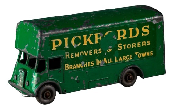 Removal Van Pickfords Lesney Series No 46 from Matchbox: Old Pickford Bus car as a toy. from Matchbox from Lesney Series No 46, around 1960. In original condition, with wear consistent with age and use, a beautiful patina, a unique piece that will not be av
