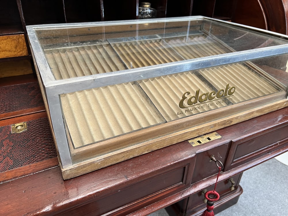 Vintage Store Showcase for luxury pens, 1920 - 12