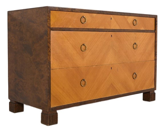 Chest of Drawers by A. Larsson for Bodafors, 1930s: Beautiful Scandinavian Modern chest of drawers from Axel Larsson produced in 1930s by Svenska Möbelfabrikerna Bodafors. It features three drawers, executed in birch and elm combination, brass