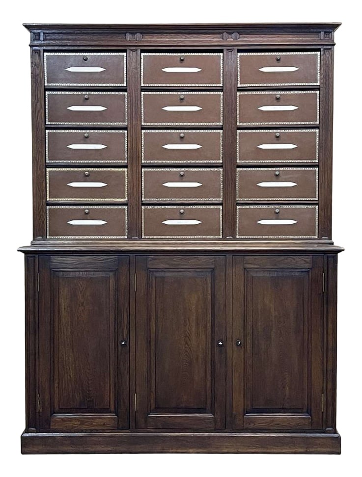 Oak Cabinet from Chalmette Paris, 1900s: Notary Furniture Beginning XXth in oak with its boxer, work from the beginning of the 20th century - Cardboard from Chalmette Paris - L = 1m69 p = 52.5cm H = 2m25 Country of Manufacture: France
