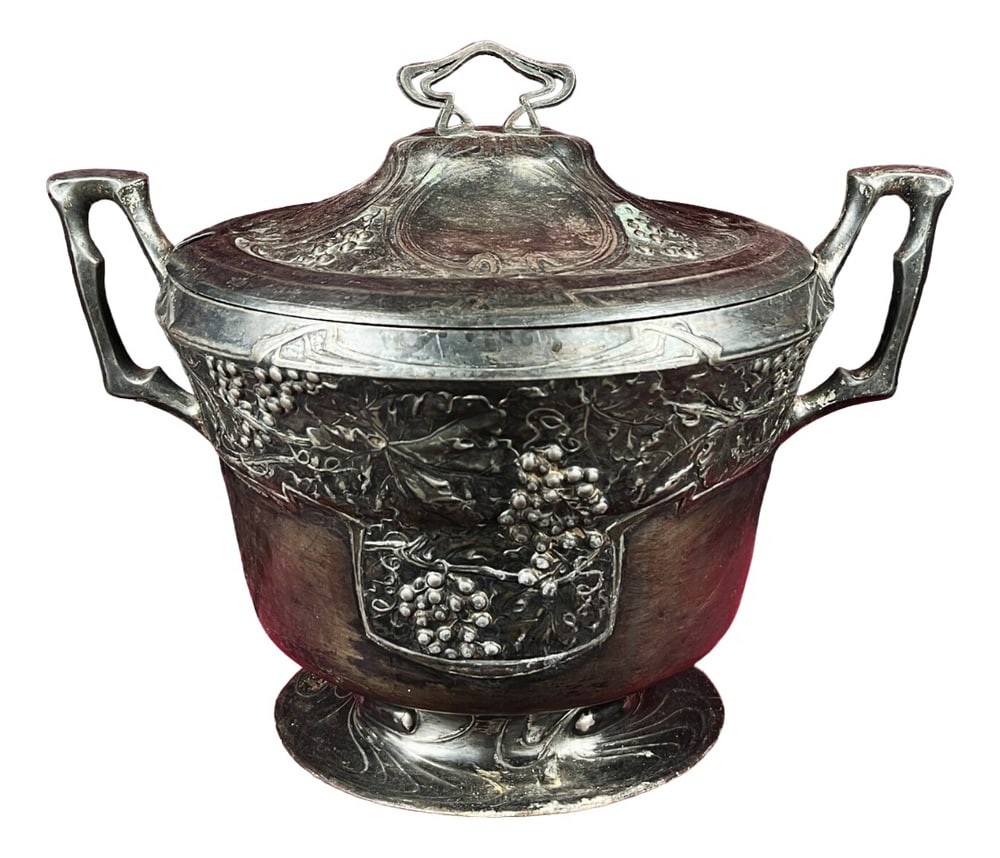 Antique Art Nouveau Soup Bowl, 1890s: Beautiful antique Art Nouveau lidded soup tureen / serving bowl, made by B&G Imperial Zinn *, rare collectable piece. *Peter Bitter and his associate Kaufmann Wilhelm Gobbers opened their factory