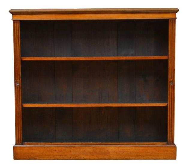 English Victorian Open Bookcase in Walnut, 1890: Late Victorian walnut open bookcase, having oversailing figured walnut top above two height adjustable shelves, flanked by fluted pilasters with floral rosette carvings, all standing on plinth base. T