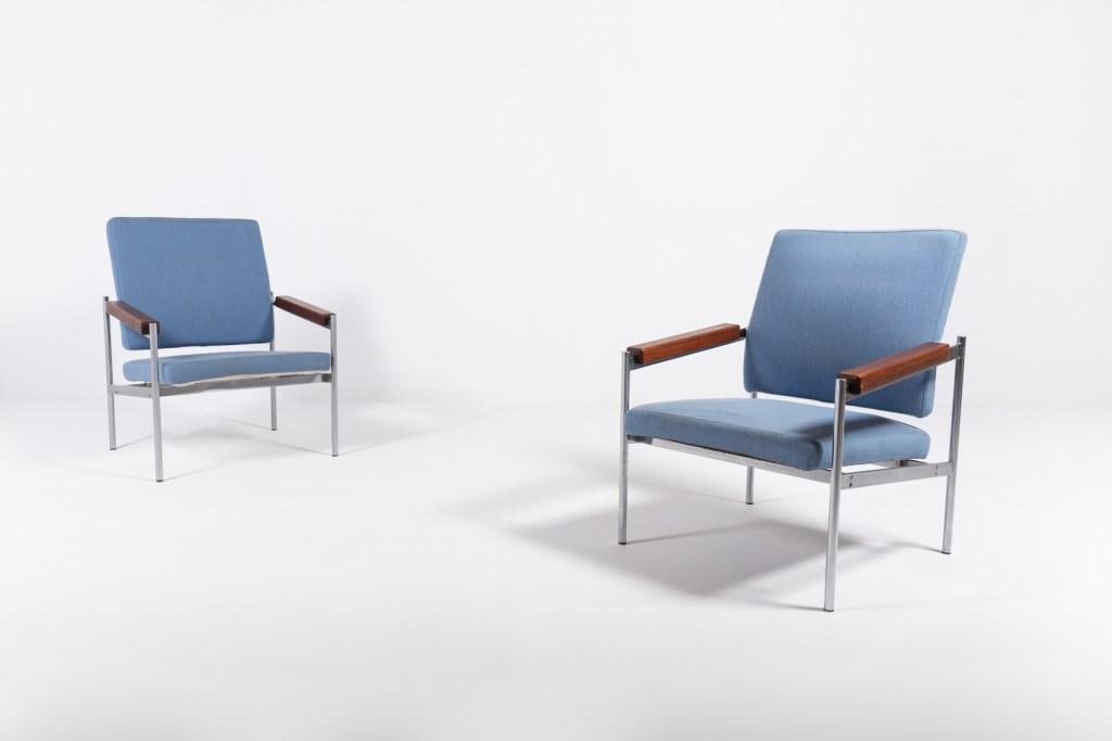 Chairs by K. B. Hansen for Fritz Hansen, Set of 2: These armchairs were designed by Kay Bæch Hansen for Fritz Hansen and manufactured in Denmark in 1970’s. The chairs feature chromed steel frame with solid teak armrests, blue woolen fabric