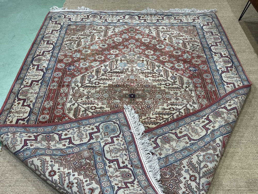 Vintage Middle-Eastern Wool Rug - 5