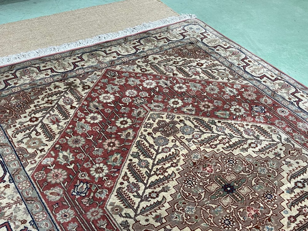 Vintage Middle-Eastern Wool Rug - 7