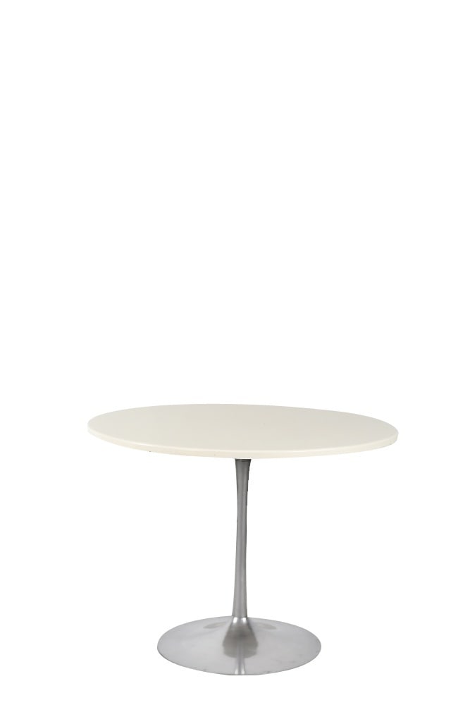 Vintage Dining Table with Metal Tulip Leg, 1970s: This round dining table was made in Scandinavia during the 1970s. The table top is made of fiberglass, lacquered white. The base is a metal tulip leg. The table is for 5 persons.This table is in
