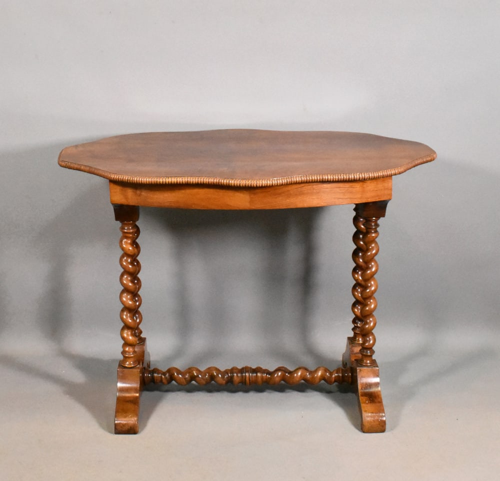 Antique French Gueridon Table in Walnut, 1890s - 10