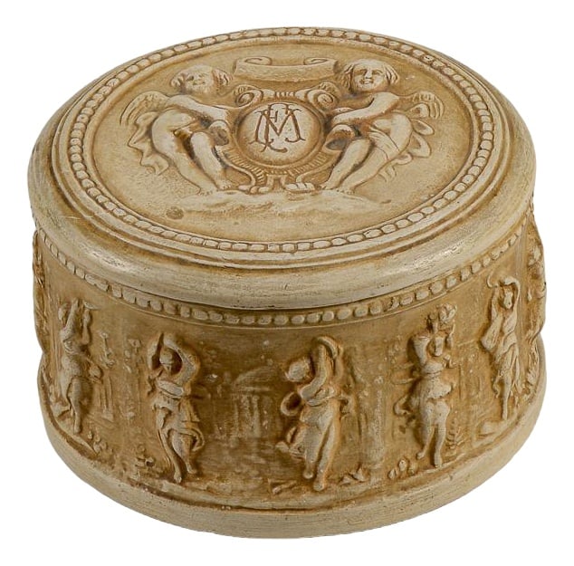 Box from FM Manifattura di Signa, 1950s: Ceramic box with inscription fm manifattura di signa 1733 measures 9.5 x h 6 CATEGORY box STYLE neoclassical DIMENSIONS: HEIGHT cm 6 DIAMETER cm 9.5 COLOUR: sand pink MATERIAL: ceramic CONDITION: