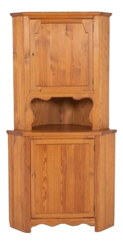 Pine Lovö Corner Cabinet by Hjorth for Nordiska: Scandinavian Modern solid pine corner cabinet by Swedish icon Axel Einar Hjorth for Nordiska Kompaniet from the acclaimed so called “Sportstugemöbel” series, produced in 1940s. Made