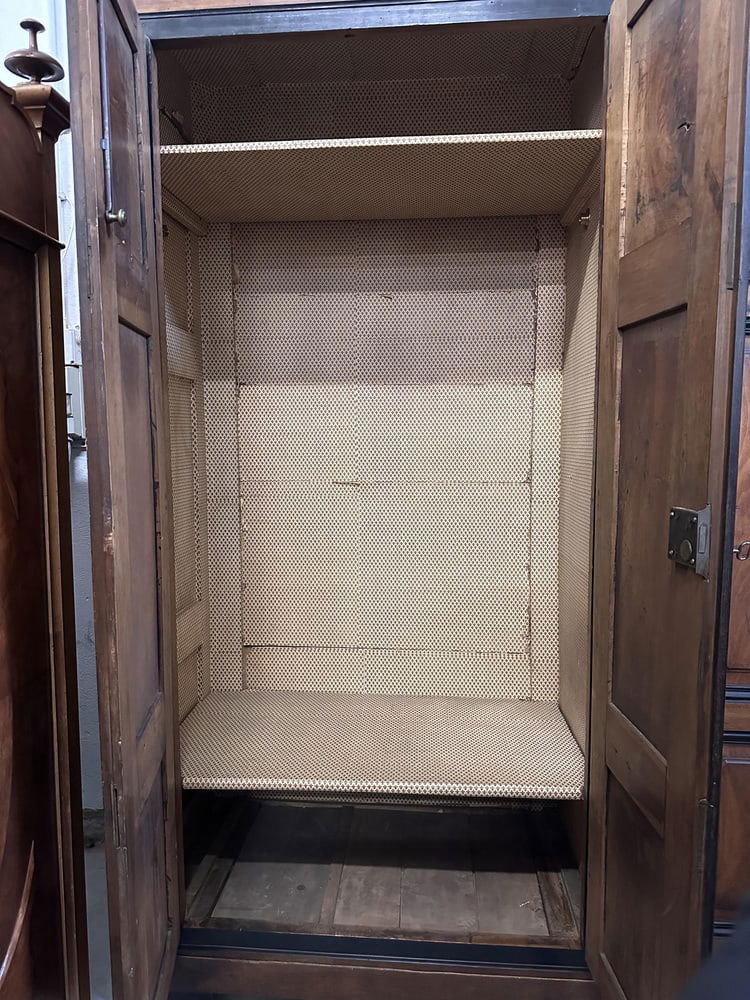 4-Door Wardrobe in Walnut, 1700s - 4